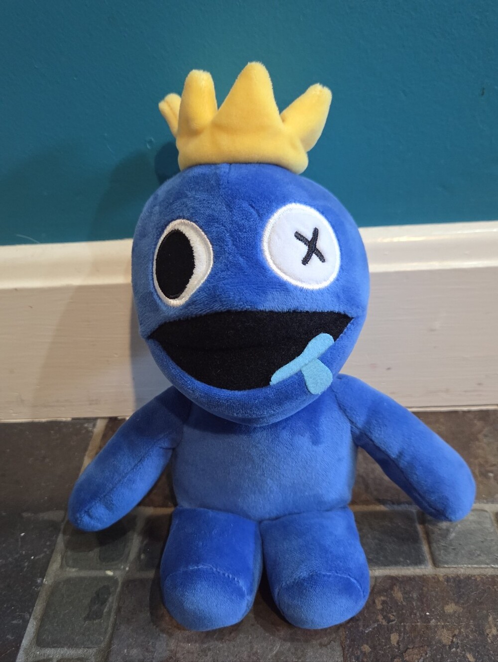 Rainbow Friends Blue Plush Stuffed Toy Small 10" Blue Yellow Crown